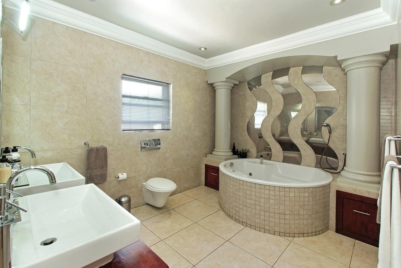 Ushaka Manor Guest House Durban Esterno foto